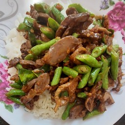 พริกแกงเครื่องในราดข้าว