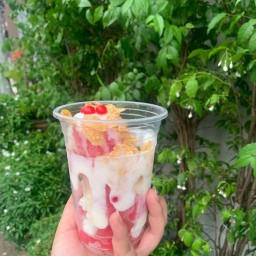 สตอเบอร์รี่โยเกิร์ต BYเบ้นเล็ก