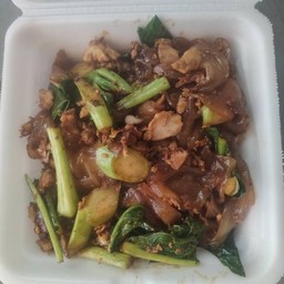 ผัดซีอิ้วไก่