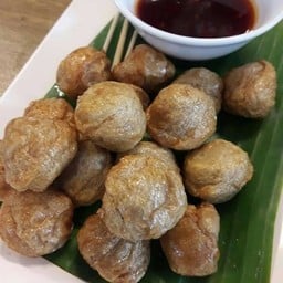 ลูกชิ้นเนื้อทอด