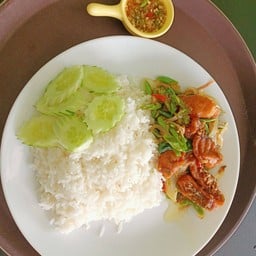 ปลากระพงผัดฉ่าราดข้าว
