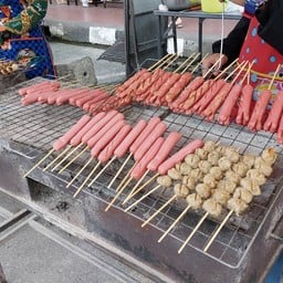 เจ๊จูลูกชิ้นย่างเจ้าเก่า