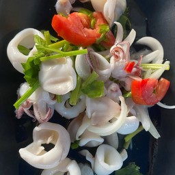 ยำปลาหมึก