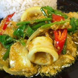 หมึกผัดผงกะหรี่