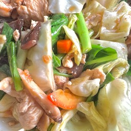 ผัดผักรวมกับข้าว