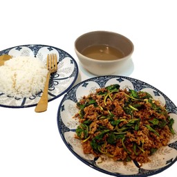 อิ่มเอม ชั่งเนื้อ เด็ดกะเพรา