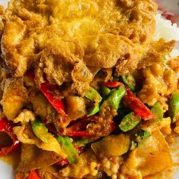 ข้าวพริกแกงหมู3 ชั้นสไลด์