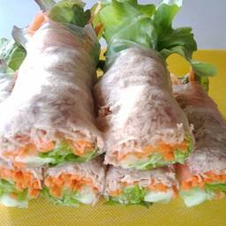 สลัดโรลทูน่า