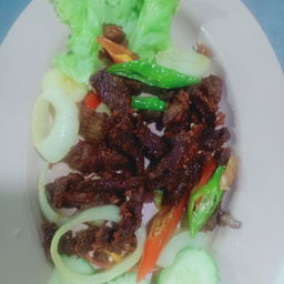 เนื้อทอดเป็นกับ