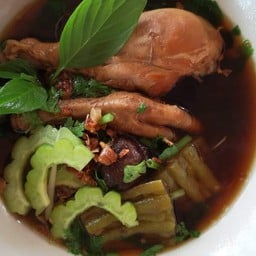 ก๋วยเตี๋ยวไก่ตุ๋นมะระป้าแป้น