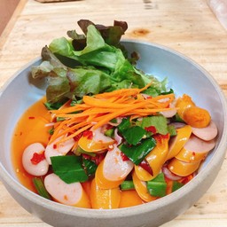 ยำไส้กรอก