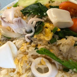 ข้าวผัดปลาหมึก