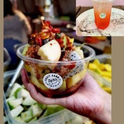 ยำผลไม้รวมพร้อมเครื่องดื่ม