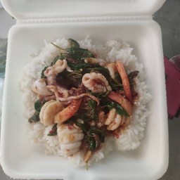 ข้าวผัดกระเพราทะเล