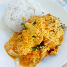 ข้าว ปลาผัดผงกะหรี่