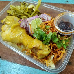 ข้าวซอยเนื้อผสมน่องไก่ไม่สับ