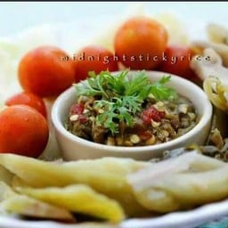 น้ำพริกหนุ่ม+ผัก จานใหญ่