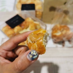 กรอบนอก หวานน้อย หอมเทียนอบ