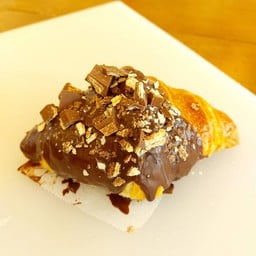 CHOCOLATE CROISSANT