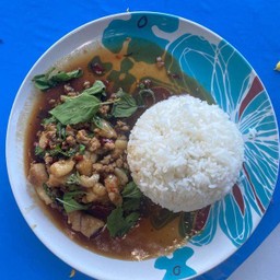 ข้าวกระเพราเนื้อสด