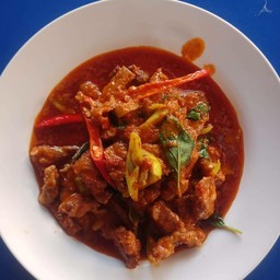 ผัดเผ็ดเนื้อ  ผัดเผ็ดหมู สามารถเลือกได้