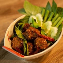 ไทยตำ-ยำแซ่บ