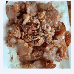 ข้าวหมูกระเทียม