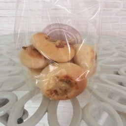 ขนมปังไก่หยองน้ำสลัด