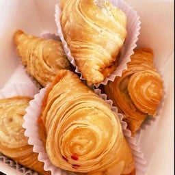 (โปรอร่อยจุใจ พิเศษแถมน้ำ 1 ขวด ) เมื่อสั่งกะหรี่ปั๊บกล่องเล็ก 5 กล่อง เลือกไส้ได้ตามชอบ (ลดพิเศษ)