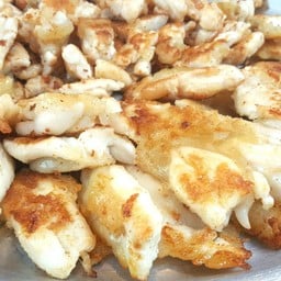 ลี-ลา  ไข่ปลาหมึกทอด(เจ้าเก่า)