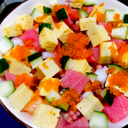 ข้าวหน้าปลาดิบรวมหั่นเต๋า(บาระด้ง)