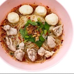 ลูกชิ้นหมู + หมูหมัก น้ำต้มยำ  นำต้มยำ