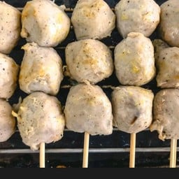 ลูกชิ้นเอ็น เอ็น เอ็น ปิ้ง  6 ไม้