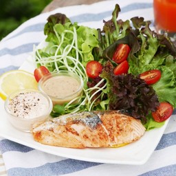 SALAD ออแกนิคปลาแซลมอนย่างเกลือ