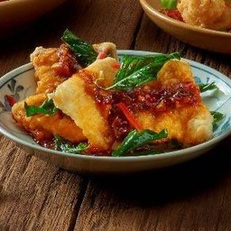 เนื้อปลากะพงราดพริก