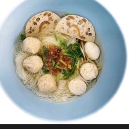 เส้นหมี่ลูกชิ้น เอ็น หมูยอ น้ำ