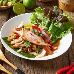 ยำคอหมูทอด