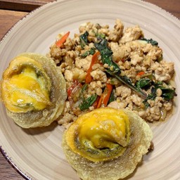 กะเพราไข่เยี่ยวม้า (กับข้าว)