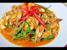 ทะเลผัดผงกะหรี่ กับข้าว