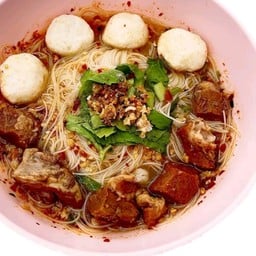 ลูกชิ้นหมู + หมูตุ๋น น้ำต้มยำ น้ำต้มยำ (ช +ต)