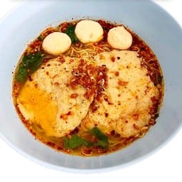 ลูกชิ้นหมู + หมูบะช่อ น้ำต้มยำ (ช + บะช่อ )