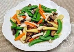 ผัดผักรวมมิตร กับข้าว
