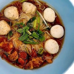 ลูกชิ้นผสม + หมูตุ๋น น้ำ น้ำ (ช+อ+ต)