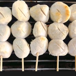 ลูกชิ้นธรรมดาปิ้ง 6ไม้