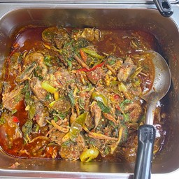 ข้าวราดแกง ทีมงานล่ารับส่งไก่ชน ตรงข้ามโลตัสอยุธยา