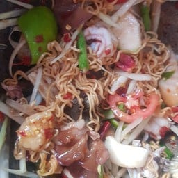 ตำซั่วมาม่ารวมปูปลาร้า