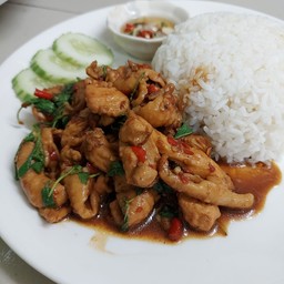 ข้าวกะเพราอกไก่