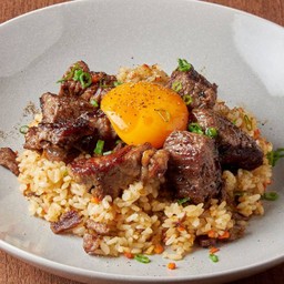 ข้าวผัดมันเนื้อ เนื้อสเต๊ก ไข่แดงดอง