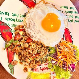 ข้าวกระเพราหมูสับ-ไข่ดาว