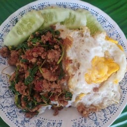 กะเพราลุงอ้วนในตำนาน by เวกัส